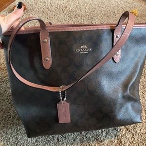 Authentic coach city zip tote